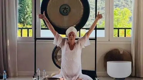 Marta Rubio en una de sus clases de yoga. Confinamiento