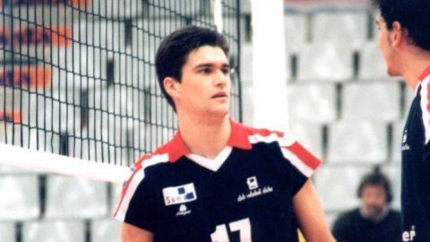 Vicente Ferr&aacute;ndez fue capit&aacute;n del Club Voleibol Elche J'hayber, que se proclam&oacute; campe&oacute;n de la Copa del Rey en el a&ntilde;o 2003.