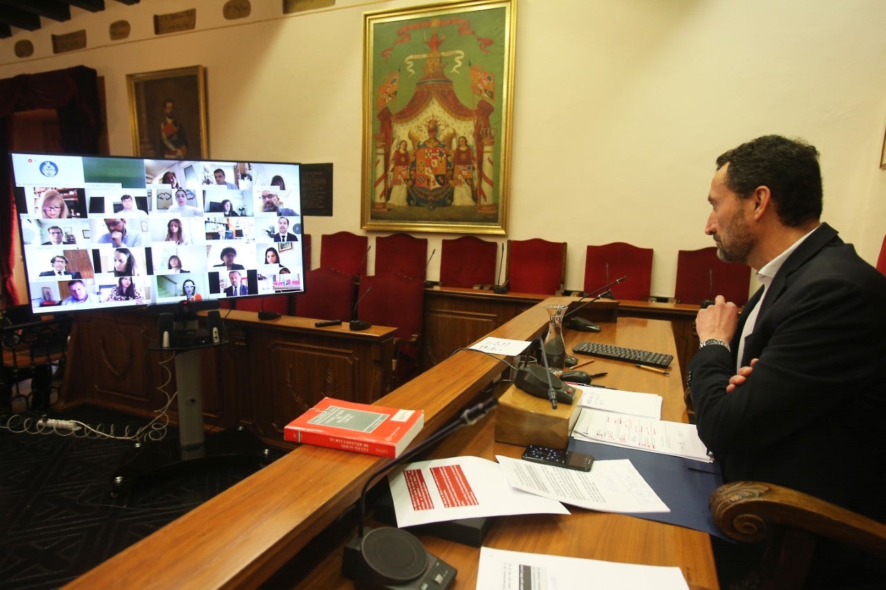 Elche moviliza 5,5 millones de euros de su presupuesto contra la crisis económica provocada por el coronavirus Elche moviliza 5,5 millones de euros de su presupuesto contra la crisis económica provocada por el coronavirus