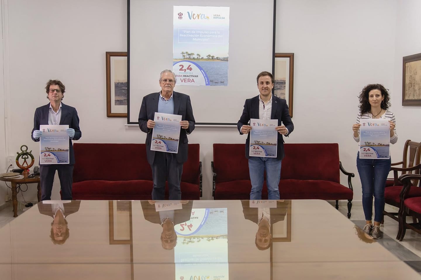 El Ayuntamiento de Vera presenta un plan de impulso y reactivación económica del municipio El Ayuntamiento de Vera presenta un plan de impulso y reactivación económica del municipio