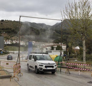 Arco desinfectante para los vehículos a la entrada del municipio. Arco desinfectante para los vehículos a la entrada del municipio.