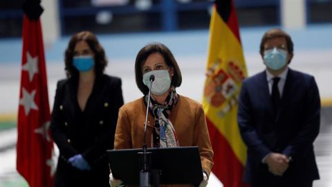 La ministra de Defensa, Margarita Robles junto con Jos&eacute; Luis Mart&iacute;nez-Almeida e Isabel D&iacute;az Ayuso