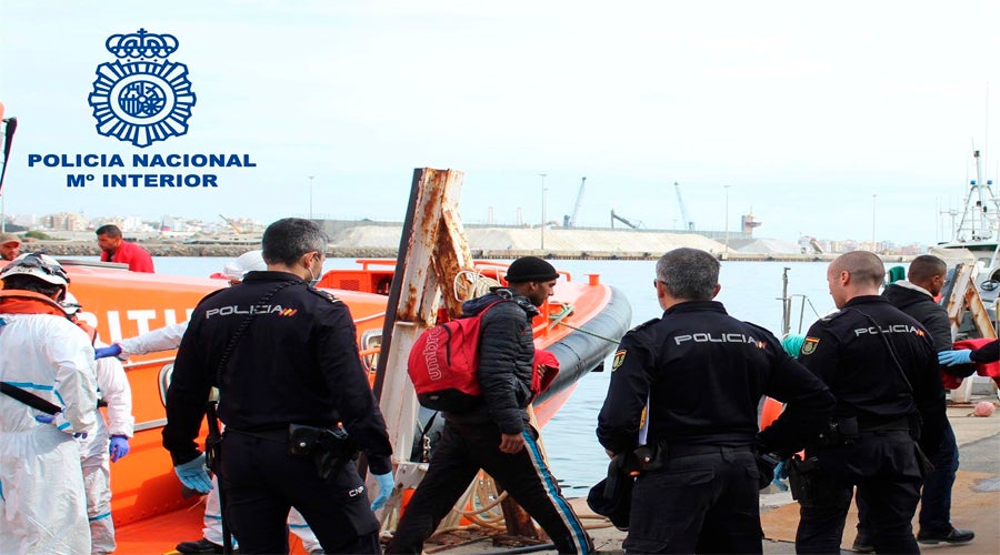 A prisión tres patrones de una patera con 35 personas en Cabo de Gata A prisión tres patrones de una patera con 35 personas en Cabo de Gata