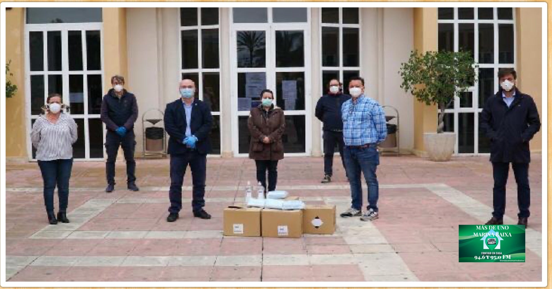 Las compañías Tuareg y Contrabandistas donan mascarillas e hidrogel a la concejalía de Sanidad de La Vila Joiosa. Las compañías Tuareg y Contrabandistas donan mascarillas e hidrogel a la concejalía de Sanidad de La Vila Joiosa.