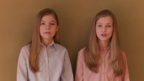 La princesa Leonor y la infanta Sofía mandan ánimo a todos los niños confinados por el COVID-19 La princesa Leonor y la infanta Sofía mandan ánimo a todos los niños confinados por el COVID-19