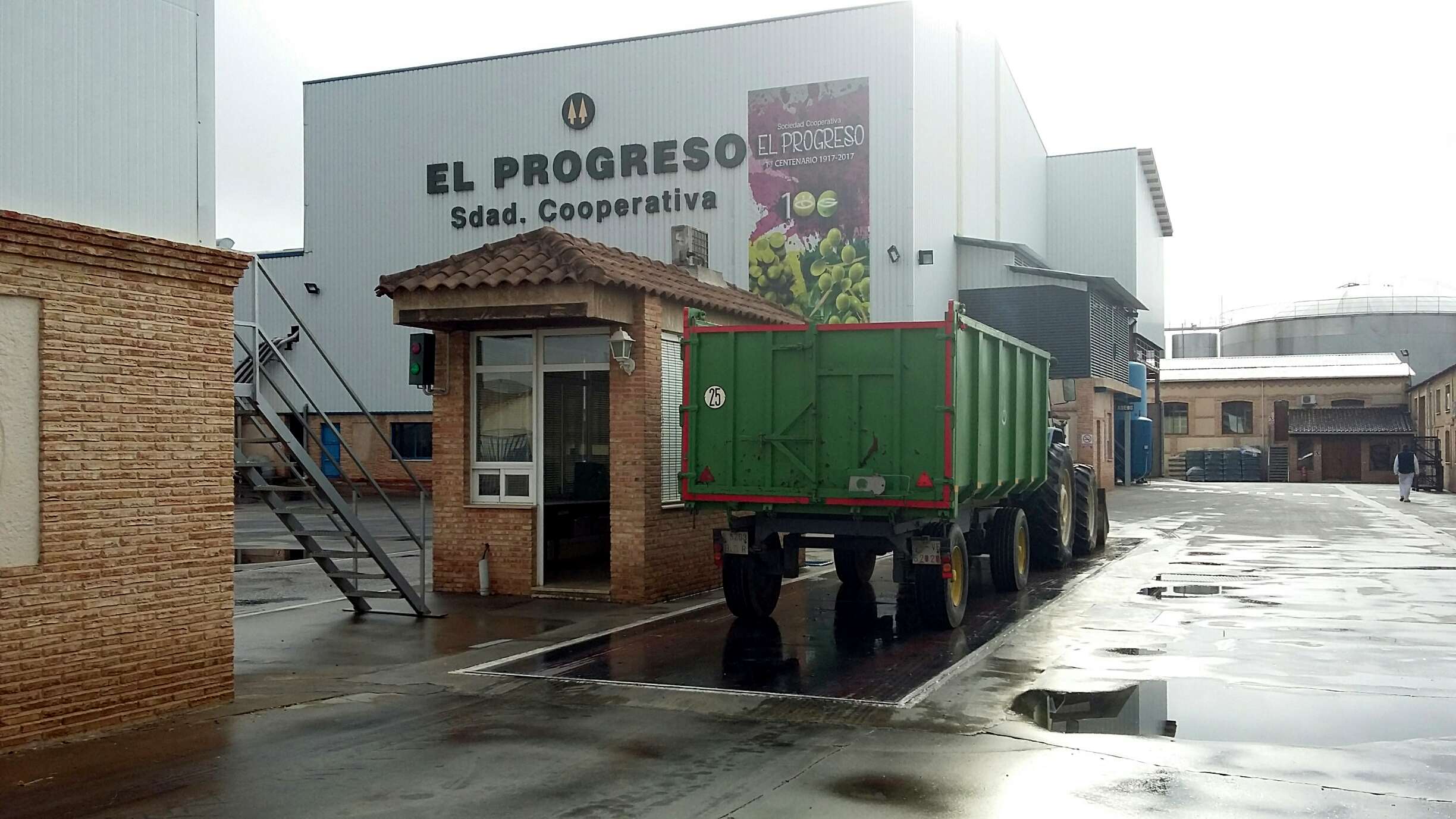 La crisis del coronavirus mantiene paralizadas las ventas a granel de vino y aceite La crisis del coronavirus mantiene paralizadas las ventas a granel de vino y aceite