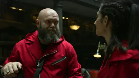 Darko Perić y Alba Flores, en una imagen de 'La casa de papel' Darko Perić y Alba Flores, en una imagen de 'La casa de papel'