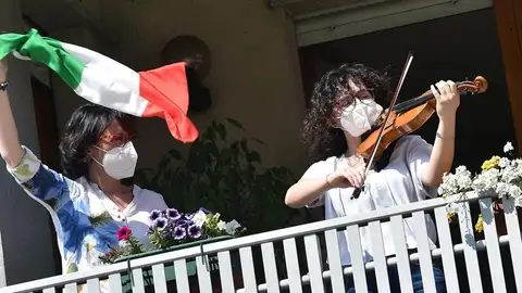 Los italianos celebran el 75 aniversario de la liberación del fascismo cantando el 'Bella Ciao' Los italianos celebran el 75 aniversario de la liberación del fascismo cantando el 'Bella Ciao'