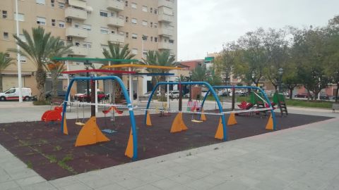 Zona juegos infantiles en Elche precintada con motivo del coronavirus. Zona juegos infantiles en Elche precintada con motivo del coronavirus.