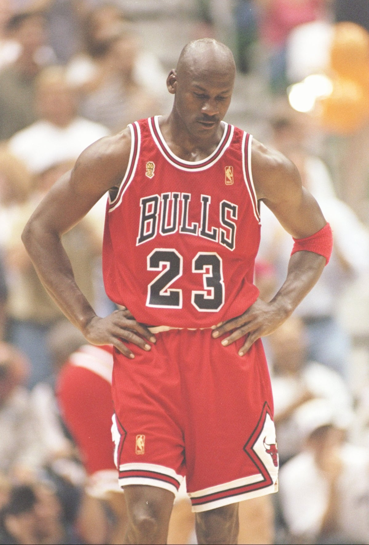 Rubén Amón indulta a Michael Jordan: "Es una vulgaridad relacionar a Jordan con las convenciones del espacio y del tiempo" Rubén Amón indulta a Michael Jordan: "Es una vulgaridad relacionar a Jordan con las convenciones del espacio y del tiempo"