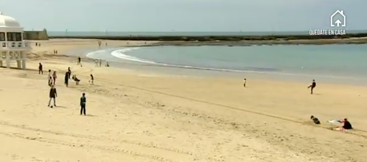 La Generalitat pide otro horario para los niños y baños en las playas a partir del lunes La Generalitat pide otro horario para los niños y baños en las playas a partir del lunes