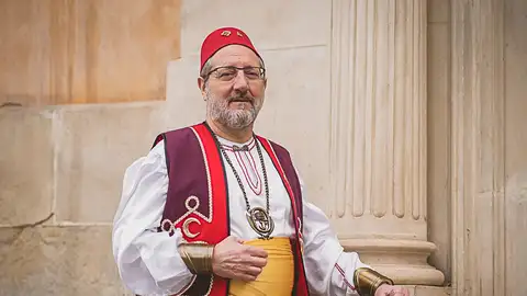 Julián Fernández, presidente de la Asociación de fiestas de Moros y Cristianos de Elche. Julián Fernández, presidente de la Asociación de fiestas de Moros y Cristianos de Elche.