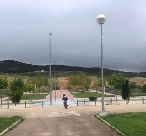 Las nuevas zonas residenciales de la ciudad sí cuentan con amplias aceras Las nuevas zonas residenciales de la ciudad sí cuentan con amplias aceras