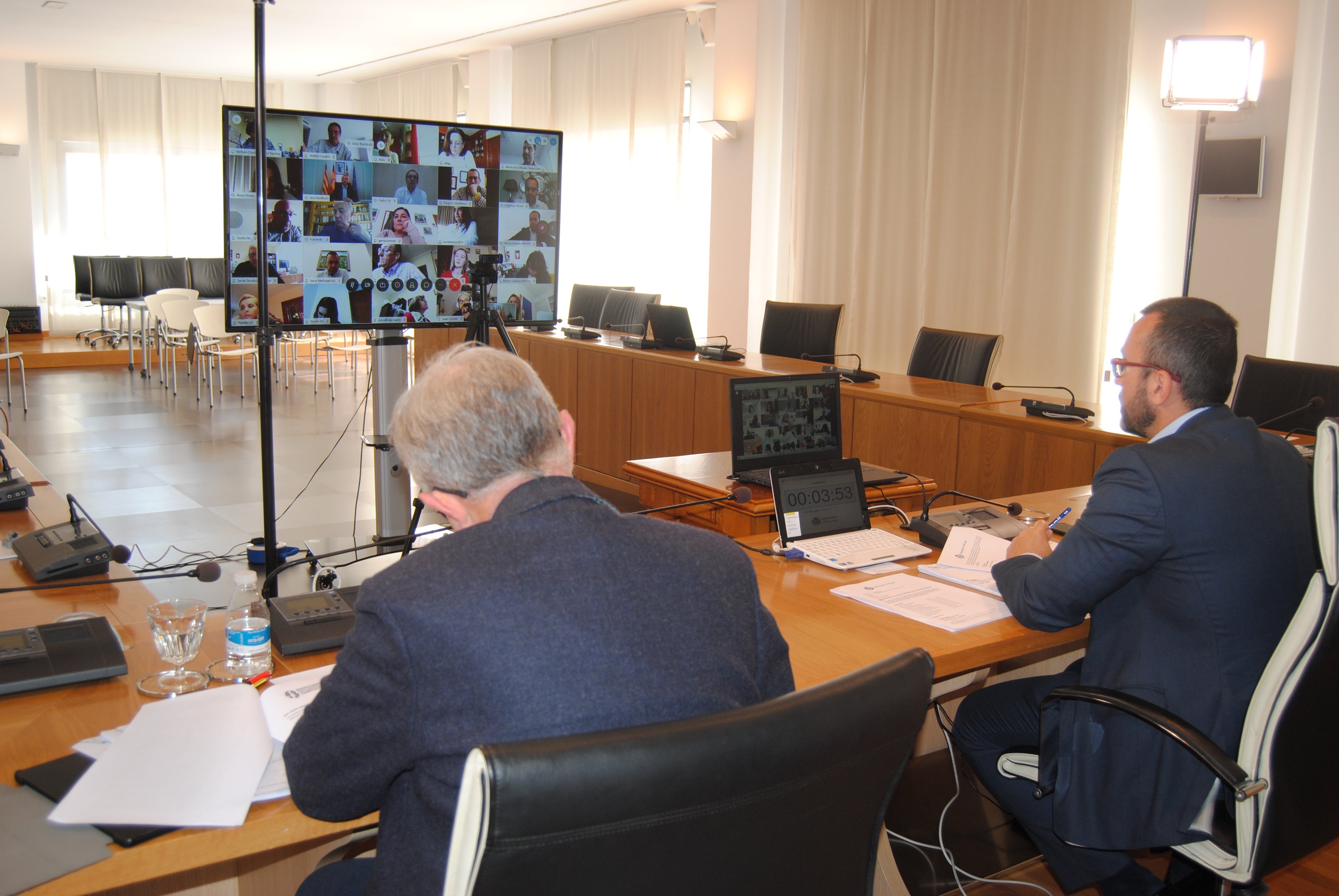 Vila-real paga als proveïdors de serveis necessaris factures pendent Vila-real paga als proveïdors de serveis necessaris factures pendent