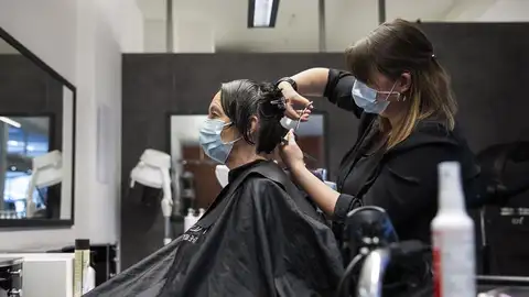 Imagen de una peluquería durante la pandemia del COVID-19 ARCHIVO