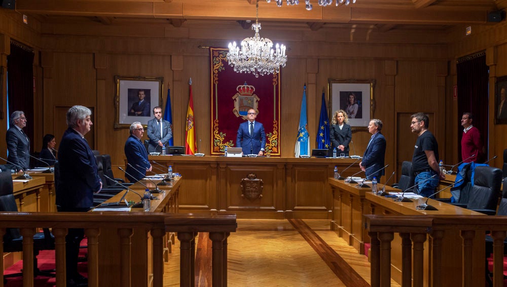 Minuto de silencio por las víctimas del Covid19, en el pleno de la Diputación de Ourense Minuto de silencio por las víctimas del Covid19, en el pleno de la Diputación de Ourense