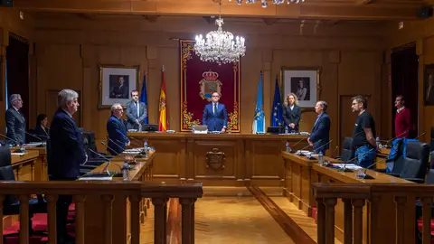Minuto de silencio por las víctimas del Covid19, en el pleno de la Diputación de Ourense