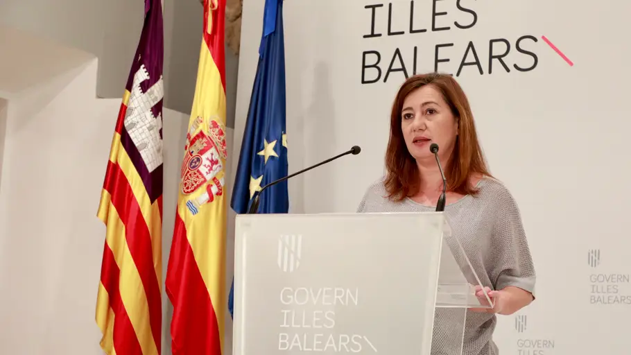 La Presidenta del Govern, Francina Armengol, en rueda de prensa, tras mantener varias reuniones con expertos, Consells insulars, FELIP y el Ayuntamiento de Palma. La Presidenta del Govern, Francina Armengol, en rueda de prensa, tras mantener varias reuniones con expertos, Consells insulars, FELIP y el Ayuntamiento de Palma.