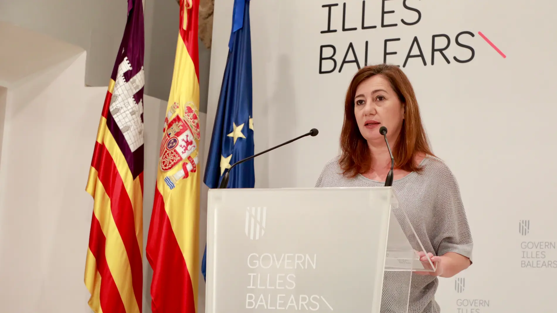 La Presidenta del Govern, Francina Armengol, en rueda de prensa, tras mantener varias reuniones con expertos, Consells insulars, FELIP y el Ayuntamiento de Palma. 