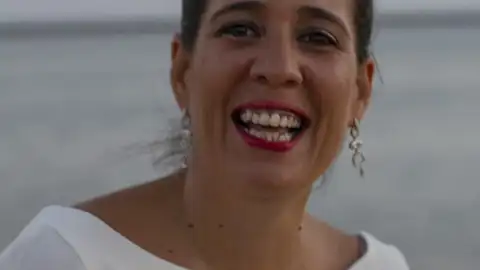 Sara, voluntaria de Cruz Roja Sara, voluntaria de Cruz Roja