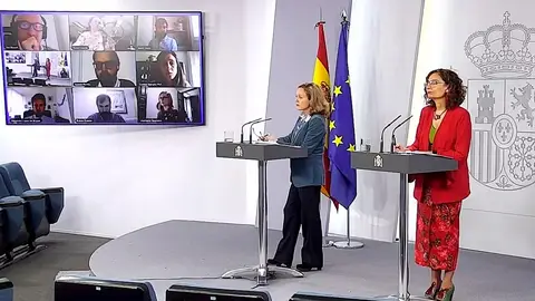 María Jesús Montero y Nadia Calviño durante una rueda de prensa María Jesús Montero y Nadia Calviño durante una rueda de prensa