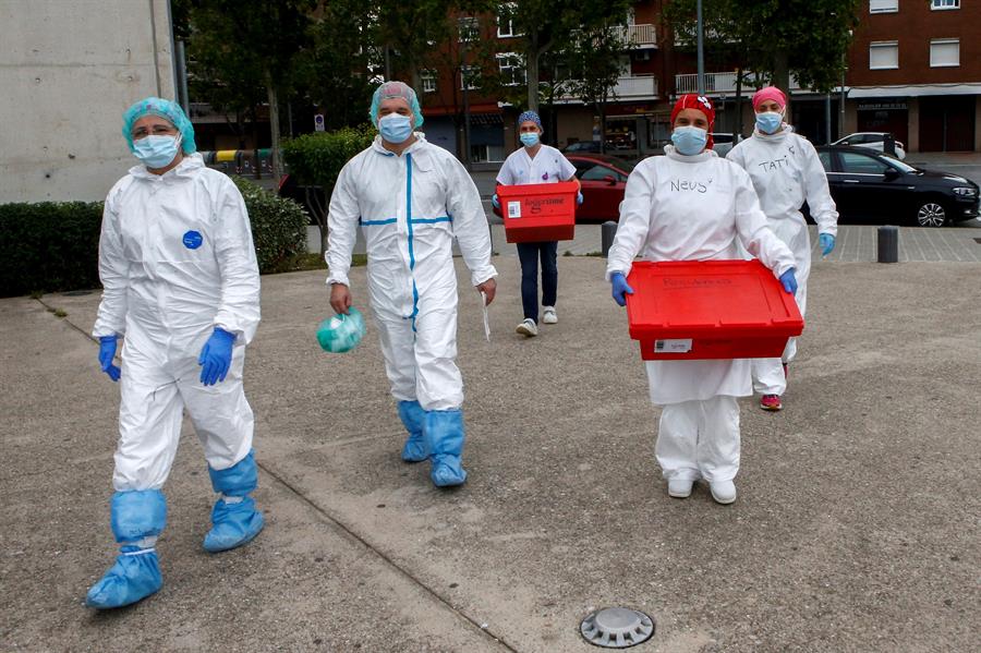 Sanidad prevé prolongar los contratos de los sanitarios hasta el fin de las vacaciones Sanidad prevé prolongar los contratos de los sanitarios hasta el fin de las vacaciones