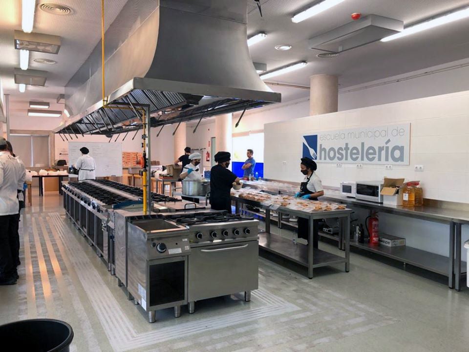 Los fogones de la Escuela Municipal de Hostelería de Elche se ponen al servicio de la solidaridad ante los efectos del coronavirus Los fogones de la Escuela Municipal de Hostelería de Elche se ponen al servicio de la solidaridad ante los efectos del coronavirus