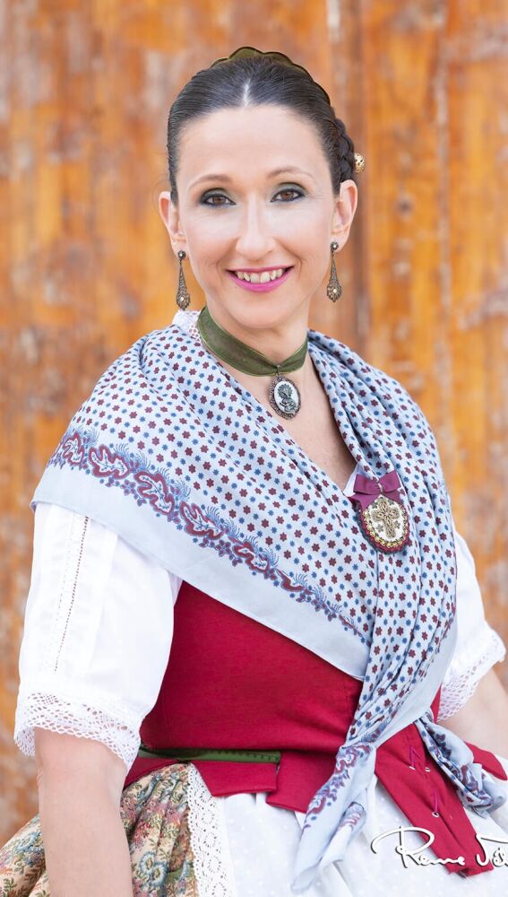 Ana Luisa Pérez, con el traje de las Hogueras de Alicante.