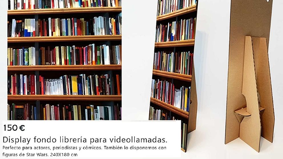 Copian la librería de cartón para videollamadas del 'meme' viral y la venden a 150 euros Copian la librería de cartón para videollamadas del 'meme' viral y la venden a 150 euros