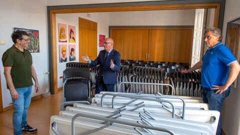 Manuel Baltar, en su visita a una de las dependencias que albergar&aacute; el Hospital de emprendedores en el centro cultural Marcos Valc&aacute;rcel