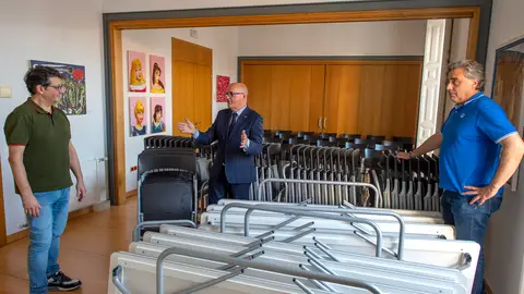 Manuel Baltar, en su visita a una de las dependencias que albergará el Hospital de emprendedores en el centro cultural Marcos Valcárcel Manuel Baltar, en su visita a una de las dependencias que albergará el Hospital de emprendedores en el centro cultural Marcos Valcárcel