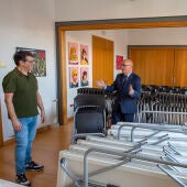 Manuel Baltar, en su visita a una de las dependencias que albergará el Hospital de emprendedores en el centro cultural Marcos Valcárcel