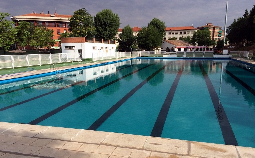 CLM permitirá la apertura de piscinas municipales y también las de las comunidades de propietarios CLM permitirá la apertura de piscinas municipales y también las de las comunidades de propietarios