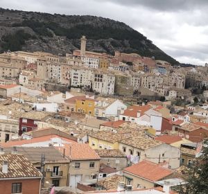 Casco antiguo de Cuenca, desde el barrio de Tiradores Casco antiguo de Cuenca, desde el barrio de Tiradores