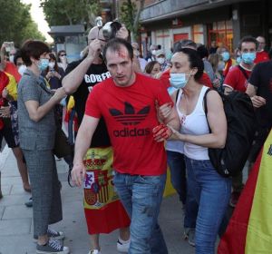 Enfrentamientos durante las caceroladas en Moratalaz Enfrentamientos durante las caceroladas en Moratalaz
