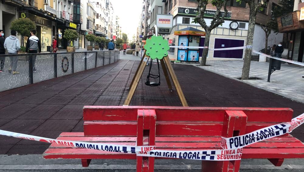 Parque infantil en la céntrica calle Carretería 