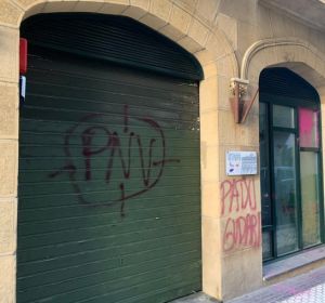 Pintadas en la sede del PNV en la Parte Vieja de San Sebastián Pintadas en la sede del PNV en la Parte Vieja de San Sebastián