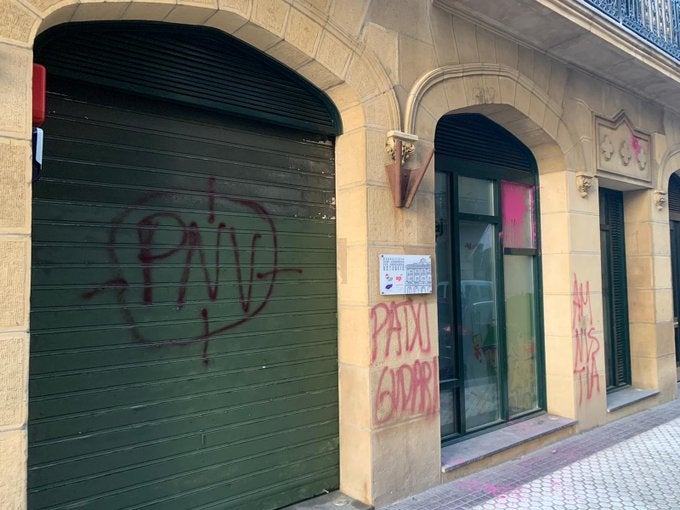 Nuevo ataque a una sede del PNV en la Parte Vieja de San Sebastián Nuevo ataque a una sede del PNV en la Parte Vieja de San Sebastián