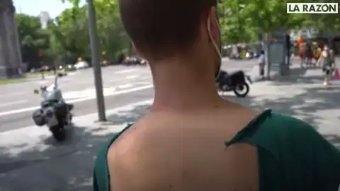 Brutal agresión a un reportero de 'La Razón' durante la manifestación convocada por Vox Brutal agresión a un reportero de 'La Razón' durante la manifestación convocada por Vox