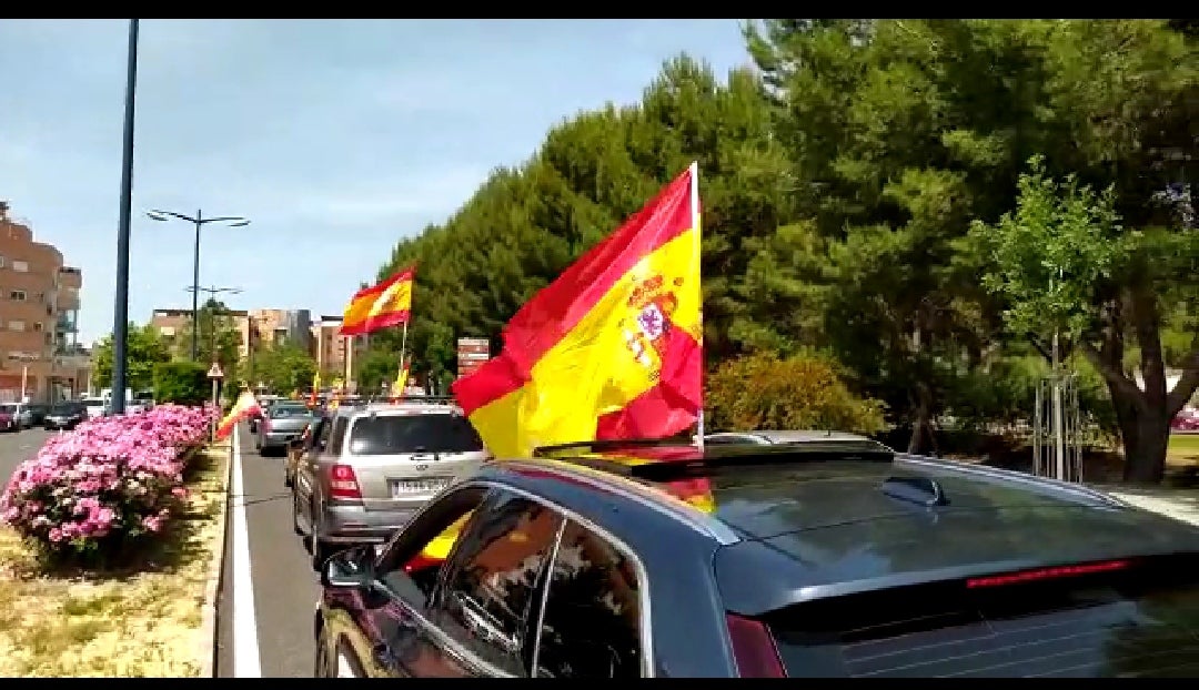 Vox califica de éxito rotundo la caravana de coches de Ciudad Real para protestar contra el Gobierno Vox califica de éxito rotundo la caravana de coches de Ciudad Real para protestar contra el Gobierno