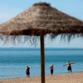 Varias personas en la playa de La Misericordia, Málaga Varias personas en la playa de La Misericordia, Málaga