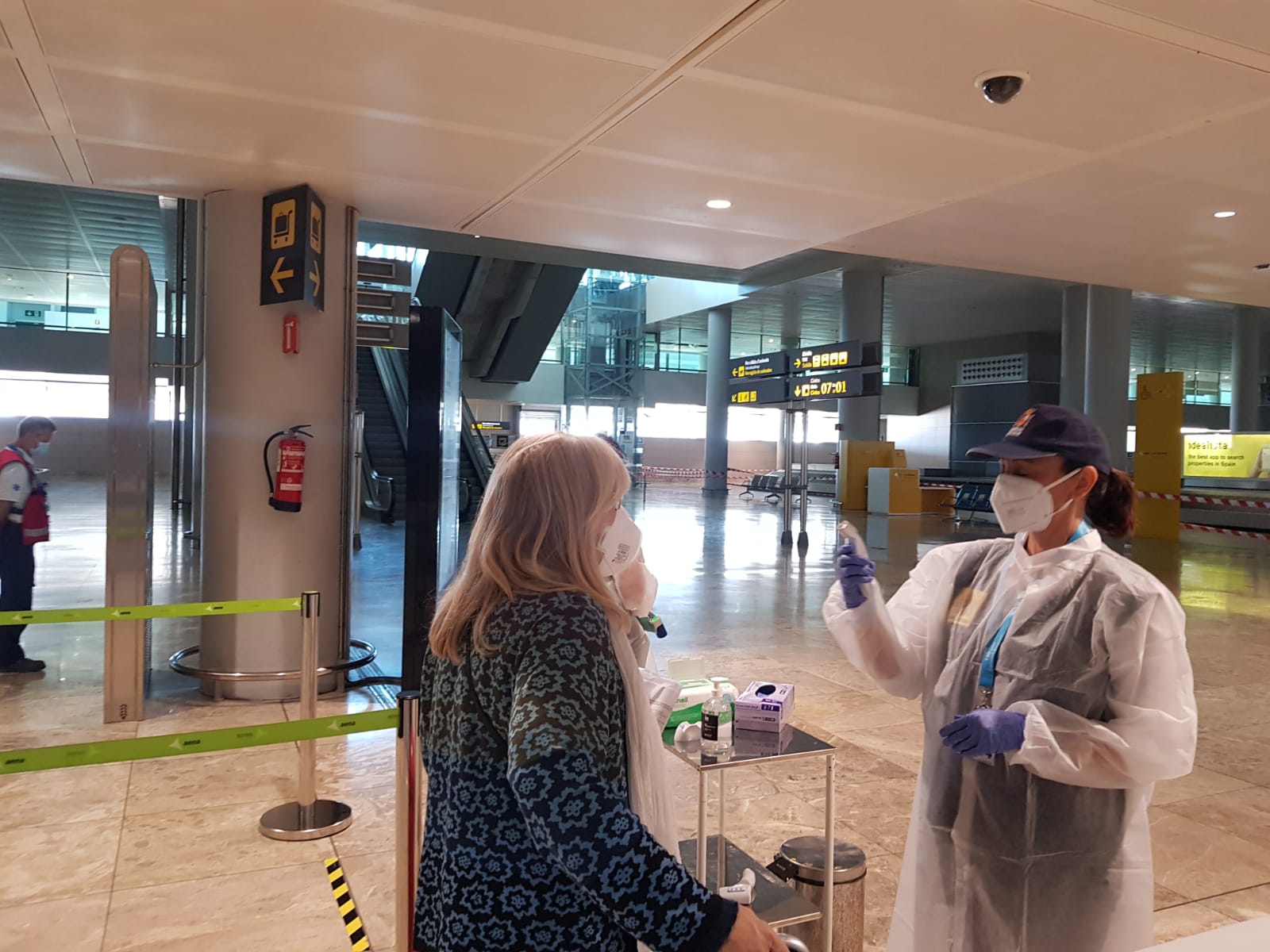 El aeropuerto de El Altet de Elche estrena el protocolo sanitario de la desescalada en pasajeros internacionales El aeropuerto de El Altet de Elche estrena el protocolo sanitario de la desescalada en pasajeros internacionales
