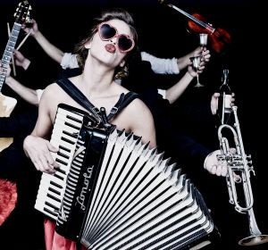 La actriz y cantante Natalia Tena, en una imagen promocional de su grupo Molotov Jukebox La actriz y cantante Natalia Tena, en una imagen promocional de su grupo Molotov Jukebox