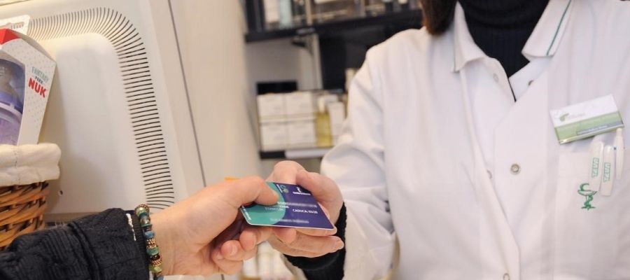 A partir del 1 en junio en las farmacias de CLM se podrán retirar las mascarillas con la tarjeta sanitaria A partir del 1 en junio en las farmacias de CLM se podrán retirar las mascarillas con la tarjeta sanitaria