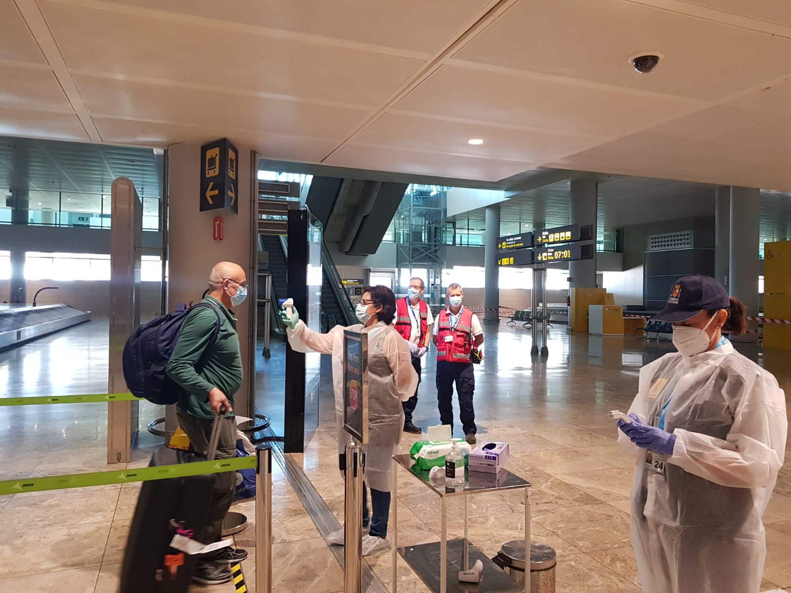 El aeropuerto de El Altet de Elche estrena el protocolo sanitario de la desescalada El aeropuerto de El Altet de Elche estrena el protocolo sanitario de la desescalada