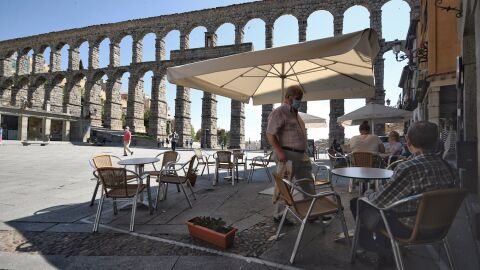 Una terraza en Segovia en el comienzo de la desescalada