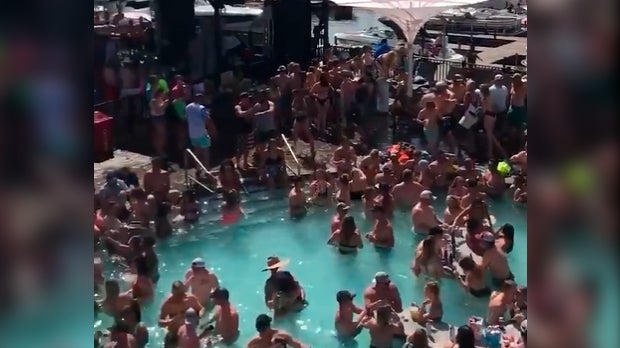 Una fiesta en una piscina acaba con varios infectados por Covid-19 en Estados Unidos Una fiesta en una piscina acaba con varios infectados por Covid-19 en Estados Unidos