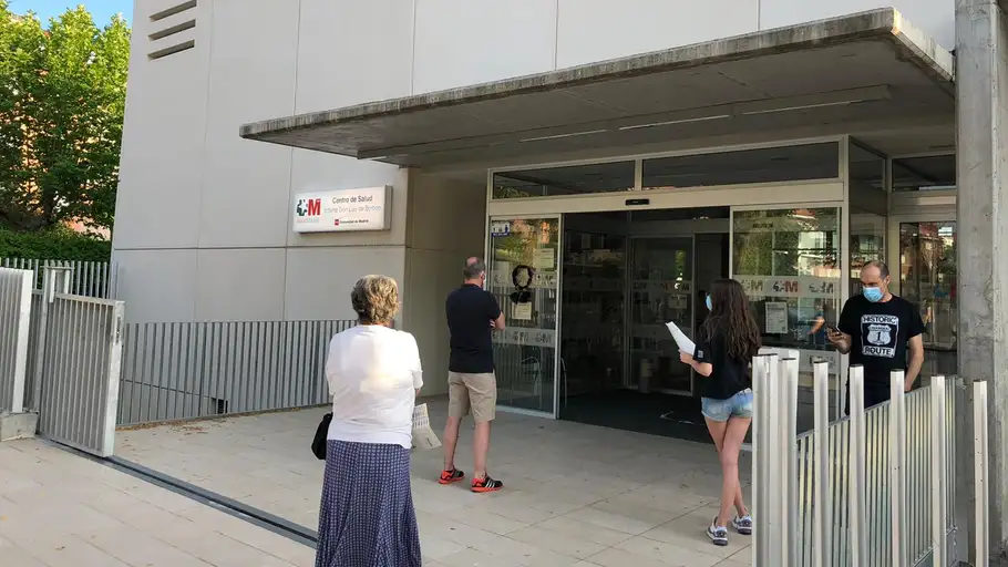 Entrada del Centro de Salud Infante Don Luis de Borbón (Boadilla del Monte) Entrada del Centro de Salud Infante Don Luis de Borbón (Boadilla del Monte)