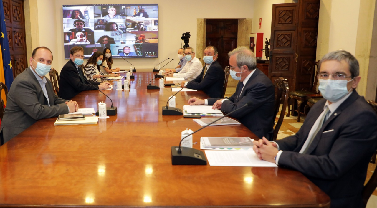 Generalitat, patronal y sindicatos se comprometen a ofrecer en julio soluciones para crear empleo Generalitat, patronal y sindicatos se comprometen a ofrecer en julio soluciones para crear empleo