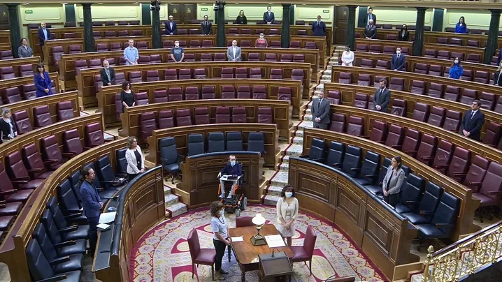 As&iacute; se ha vivido el minuto de silencio por las v&iacute;ctimas de coronavirus en Espa&ntilde;a
